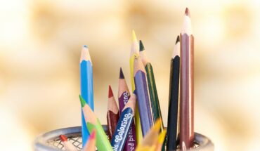 shallow focus photography of pencils on desk rack